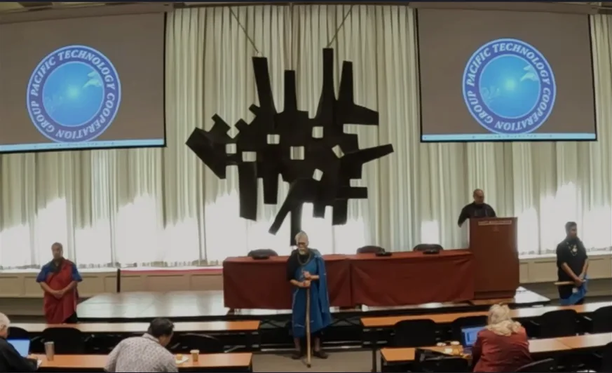 An oli (chant) opening the summit